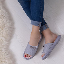 Isotoner® Ladies iso-flex Spotted Sliders