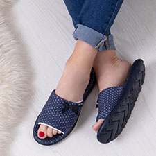 Isotoner® Ladies iso-flex Spotted Sliders