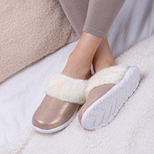 Isotoner Ladies Iso-Flex Real Suede Mule Slipper