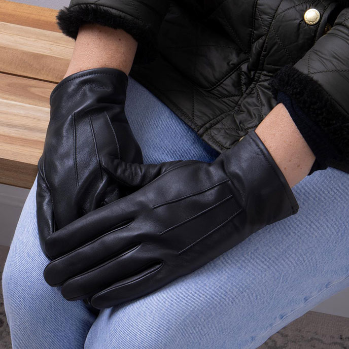 Isotoner® Ladies Three Point Leather Glove With SmarTouch™ Black