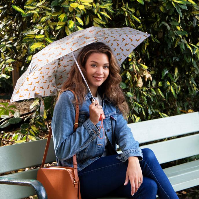 totes® Compact Round Dachshund Hearts (5 Section)