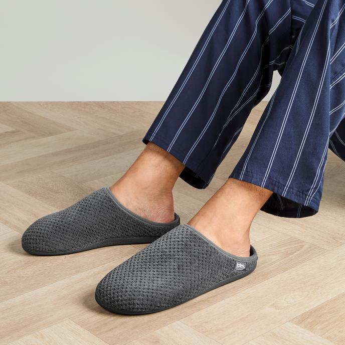 Isotoner® Mens Swept Back Popcorn Mule Slipper Grey