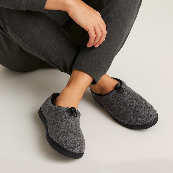 Isotoner® Mens Felt Full Back Slipper With Pull Toggle Grey